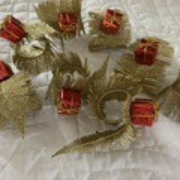 Unique Gold Leaf Design Napkin Rings Set of 8 - Picture 5 of 6